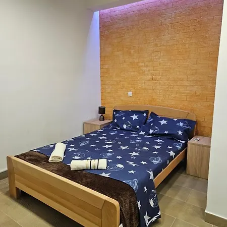 Alone 2 Apartament *