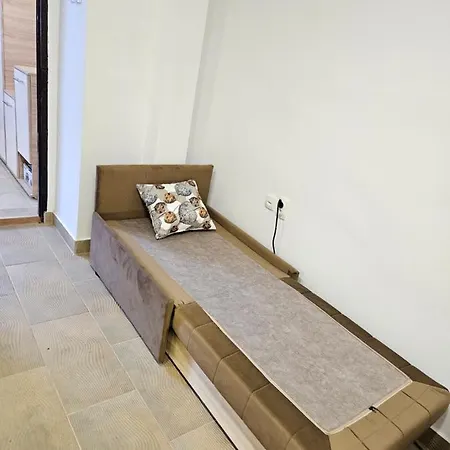 Alone 2 Апартаменты *